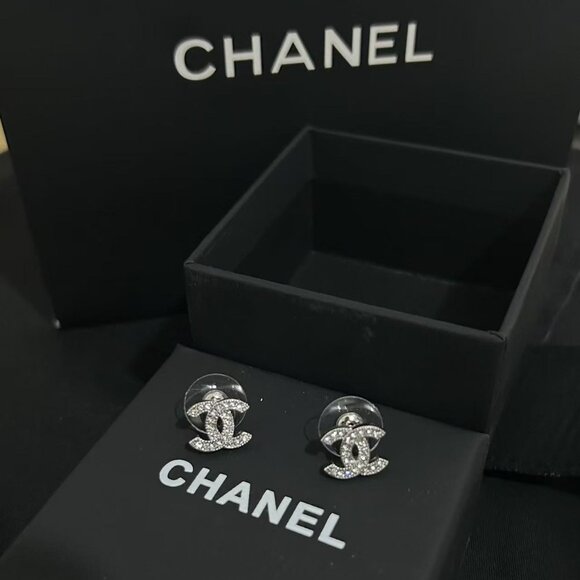 Chanel classic silver double C earrings - Picture 2 of 4